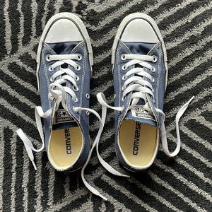 Low-top Navy Blue Converse